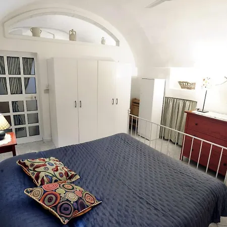 La Casina Fratti 度假居 奥斯图尼